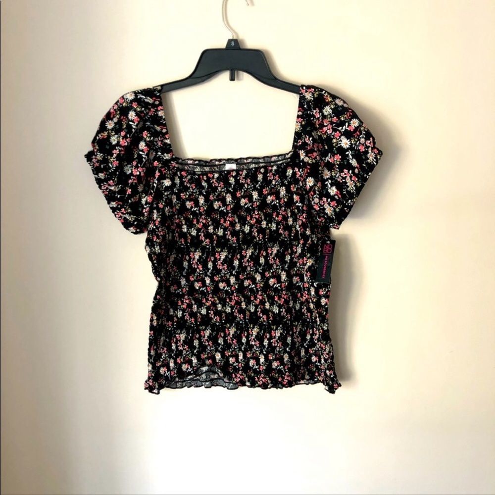 No Boundries beautiful Floral Top. Size XXXL. NWT.